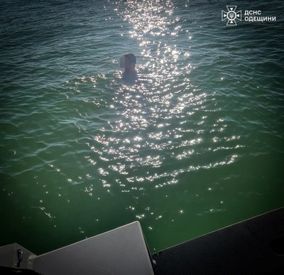 Перебував у відкритому морі: на Одещині водолази врятували чоловіка Перебував у відкритому морі: на Одещині водолази врятували чоловіка