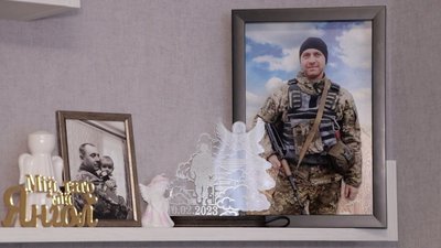 "Дивись, татова машина поїхала". Родини загиблих медиків з Вінниччини поділилися спогадами про них "Дивись, татова машина поїхала". Родини загиблих медиків з Вінниччини поділилися спогадами про них
