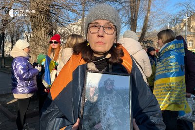 З портретами, піснями та лампадками: в Одесі вшанували пам’ять полеглих захисників З портретами, піснями та лампадками: в Одесі вшанували пам’ять полеглих захисників