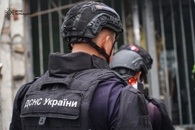 "Бачив великий гриб із диму": жителі Канева розповіли про атаку "шахедів" "Бачив великий гриб із диму": жителі Канева розповіли про атаку "шахедів"
