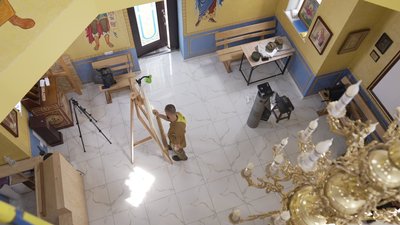 Кожен святий тримає зброю: у Вінниці нацгвардійці розписують храм Кожен святий тримає зброю: у Вінниці нацгвардійці розписують храм