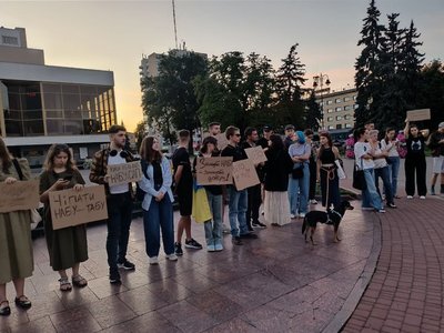 Київ, Дніпро, Одеса та інші міста протестували проти ухваленого Радою законопроєкту, що нівелює незалежність НАБУ та САП Київ, Дніпро, Одеса та інші міста протестували проти ухваленого Радою законопроєкту, що нівелює незалежність НАБУ та САП