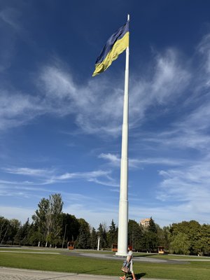 У Краматорську планують замінити полотно найвищого прапора Донеччини У Краматорську планують замінити полотно найвищого прапора Донеччини