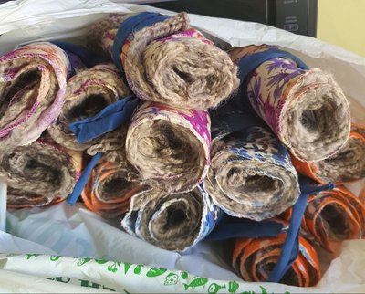 Теплі вироби з шерсті собак для військових: житомирська грумерка підтримує ЗСУ Теплі вироби з шерсті собак для військових: житомирська грумерка підтримує ЗСУ