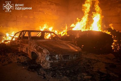 Нічний обстріл Одещини: горіли склади, травмувалася людина
