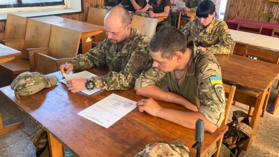 навчання БМП М2 Bradley США українські військовослужбовці фронт навчання БМП М2 Bradley США українські військовослужбовці фронт