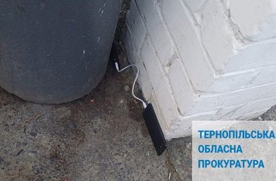 Неповнолітню жительку Тернопільщини підозрюють у спробі вчинити вибух біля райвідділу поліції Неповнолітню жительку Тернопільщини підозрюють у спробі вчинити вибух біля райвідділу поліції