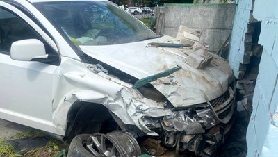 В'їхав у паркан приватного будинку: у Черкасах поліція розслідує ДТП