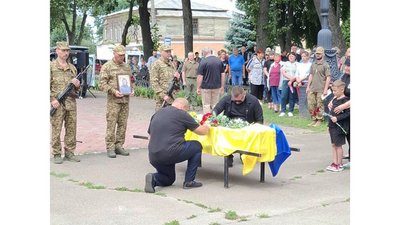 З загиблими бійцями Олександром Нітченком та Олександром Іваненком попрощалися 20 липня на Чернігівщині З загиблими бійцями Олександром Нітченком та Олександром Іваненком попрощалися 20 липня на Чернігівщині