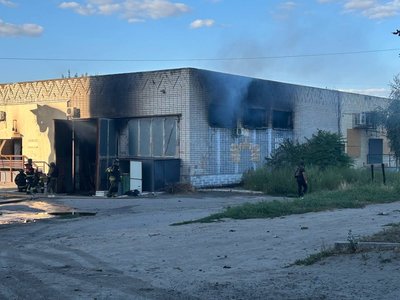 Війська РФ вдарили по приміщенню логістичної компанії у Павлограді: є поранені Війська РФ вдарили по приміщенню логістичної компанії у Павлограді: є поранені