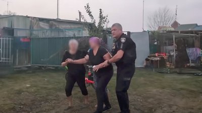 Згорів будинок через обстріли: з прикордоння Чернігівщини евакуювали жінку, яка жила за 1,5 км від Росії Згорів будинок через обстріли: з прикордоння Чернігівщини евакуювали жінку, яка жила за 1,5 км від Росії