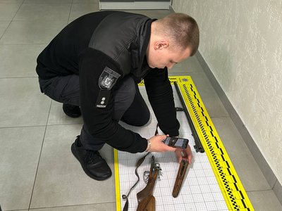 У Житомирському районному управлінні поліції задекларували автомати, карабіни та пістолети У Житомирському районному управлінні поліції задекларували автомати, карабіни та пістолети