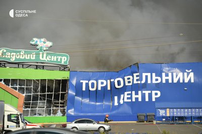 «Не чули звуку дрона»: очевидці розповіли про атаку РФ на «Епіцентр» в Одесі