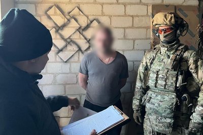 Прибуток щомісяця у майже 600 тис грн: на Житомирщині затримали підозрюваних в організації наркобізнесу Прибуток щомісяця у майже 600 тис грн: на Житомирщині затримали підозрюваних в організації наркобізнесу