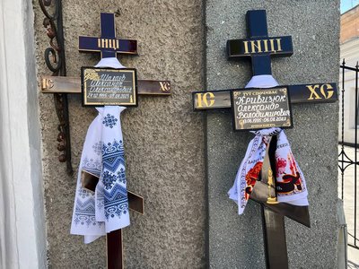 Разом навчалися, разом пішли воювати: в Житомирі попрощалися із Олександром Кривизюком та Олександром Шалаєвим