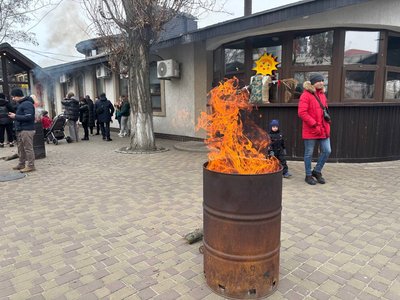 На березі Дніпра зустрічали весну: у Черкасах відсвяткували Масницю На березі Дніпра зустрічали весну: у Черкасах відсвяткували Масницю