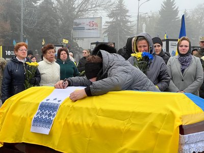 Був бойовим медиком: попрощались з військовим Русланом Гловою у Рівному Був бойовим медиком: попрощались з військовим Русланом Гловою у Рівному