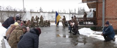 У Хмельницькому відбулося прощання з військовим Леонідом Харчуком У Хмельницькому відбулося прощання з військовим Леонідом Харчуком