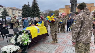 У Рівному попрощались з військовим Русланом Денищичем, який загинув на Курщині У Рівному попрощались з військовим Русланом Денищичем, який загинув на Курщині