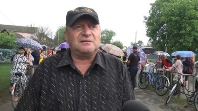 Жителі Баранівки на Житомирщині знову прийшли під ТЦК: вимагають справедливого розслідування справи про побиття чоловіка Жителі Баранівки на Житомирщині знову прийшли під ТЦК: вимагають справедливого розслідування справи про побиття чоловіка