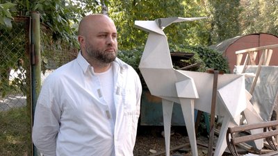 Евакуювали через загострення військових дій на Донеччині: у Вінницю привезли скульптуру двометрового оленя Евакуювали через загострення військових дій на Донеччині: у Вінницю привезли скульптуру двометрового оленя