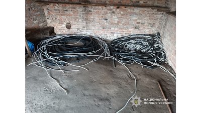 Викрав кабель та камери відеонагляду з підприємства: у Прилуках затримали підозрюваного Викрав кабель та камери відеонагляду з підприємства: у Прилуках затримали підозрюваного