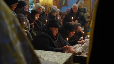 У Сумах попрощалися з військовослужбовцем Сергієм Келлом У Сумах попрощалися з військовослужбовцем Сергієм Келлом