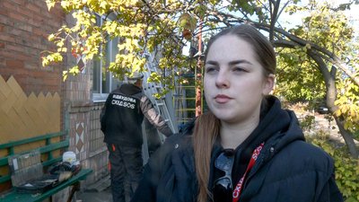 Ремонт пошкоджені будинки команди відбудови громадської організації "Схід SOS" допомога фахівчиня з дрібного ремонту громадської організації "Схід SOS" Наталія Кукіль Слов’янськ Донецька область 23 жовтня 2024 рік Ремонт пошкоджені будинки команди відбудови громадської організації "Схід SOS" допомога фахівчиня з дрібного ремонту громадської організації "Схід SOS" Наталія Кукіль Слов’янськ Донецька область 23 жовтня 2024 рік