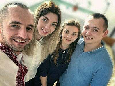 Чекали з полону Владислава батьки, дружина та брат Чекали з полону Владислава батьки, дружина та брат