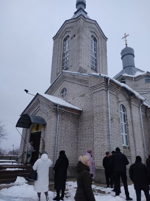 У Сінгурах під Житомиром жителі села блокувала місцеву церкву – вимагають переходу до ПЦУ У Сінгурах під Житомиром жителі села блокувала місцеву церкву – вимагають переходу до ПЦУ