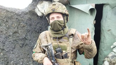 "Ми дуже довго чекали": у Полтаві ветеран війни Олег Солодовник отримав сертифікат на житло "Ми дуже довго чекали": у Полтаві ветеран війни Олег Солодовник отримав сертифікат на житло
