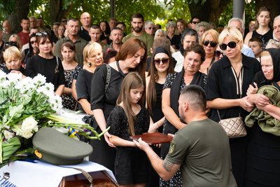 В Ужгороді попрощалися з полеглим захисником Євгеном Гайдуком В Ужгороді попрощалися з полеглим захисником Євгеном Гайдуком
