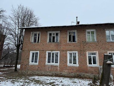 "Всі вікна повибивало". Мешканці Шостки розповіли про ракетний удар "Всі вікна повибивало". Мешканці Шостки розповіли про ракетний удар