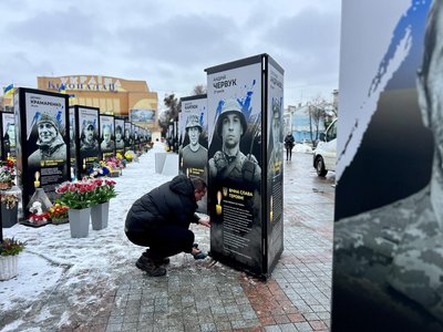 Нові портрети загиблих бійців встановили у Рівному Нові портрети загиблих бійців встановили у Рівному