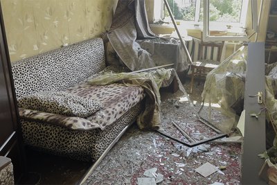 Фото квартири, яку було пошкоджено внаслідок атаки РФ у Чернівцях 12 липня 2025 року Фото квартири, яку було пошкоджено внаслідок атаки РФ у Чернівцях 12 липня 2025 року
