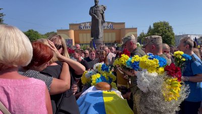"У нього очі завжди світилися": з сержантом Сергієм Дударем попрощались у Рівному "У нього очі завжди світилися": з сержантом Сергієм Дударем попрощались у Рівному