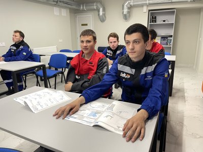 Училище в Полтаві, яке постраждало від обстрілу, отримало нове укриття Училище в Полтаві, яке постраждало від обстрілу, отримало нове укриття