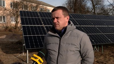 У блекаути зі світлом: у прикордонному селі на Чернігівщині встановили сонячні панелі в амбулаторії та станції швидкої