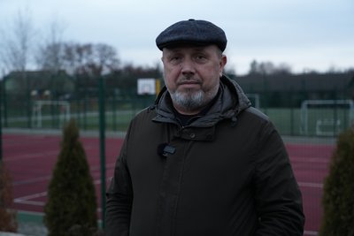 Працюють, тримають господарства і виїжджати не планують. Як живуть у Новопавлівці в 15 км від лінії фронту Працюють, тримають господарства і виїжджати не планують. Як живуть у Новопавлівці в 15 км від лінії фронту