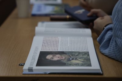 Коли пам’ять про героїв живе: у Херсоні презентували новий том книги "Хронологія мужності" Коли пам’ять про героїв живе: у Херсоні презентували новий том книги "Хронологія мужності"