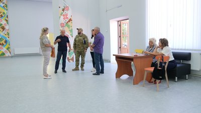 Спілкуються, грають у теніс та отримують консультації: як працює "Ветеранський простір" на Вінниччині Спілкуються, грають у теніс та отримують консультації: як працює "Ветеранський простір" на Вінниччині