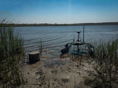 У Миколаївській області рятувальники дістали з річки тіло чоловіка У Миколаївській області рятувальники дістали з річки тіло чоловіка