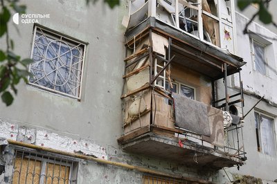 "Спочатку я виніс дитину, потім побіг гасити": мешканець багатоповерхівки про атаку РФ на Одесу 1 червня "Спочатку я виніс дитину, потім побіг гасити": мешканець багатоповерхівки про атаку РФ на Одесу 1 червня