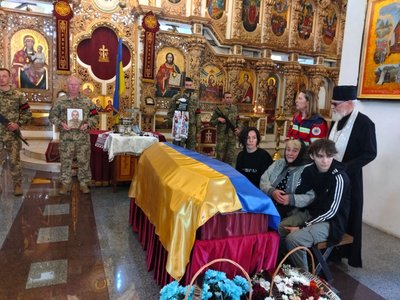 У Полтаві попрощалися із загиблим військовим та медійником Олександром Клименком У Полтаві попрощалися із загиблим військовим та медійником Олександром Клименком