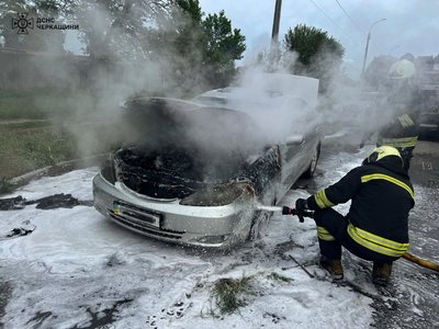 Загорівся автомобіль: розповіли подробиці пожежі у Черкасах Загорівся автомобіль: розповіли подробиці пожежі у Черкасах