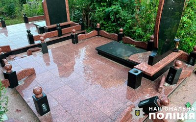 У Полтаві пошкодили надгробні плити: що про це відомо У Полтаві пошкодили надгробні плити: що про це відомо