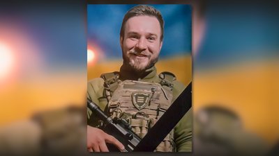 "Дуже шкода, що молоді так гинуть": у Чернігові попрощалися з трьома військовослужбовцями "Дуже шкода, що молоді так гинуть": у Чернігові попрощалися з трьома військовослужбовцями