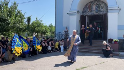 У Херсоні провели в останню путь загиблого на війні бійця Андрія Федірка У Херсоні провели в останню путь загиблого на війні бійця Андрія Федірка