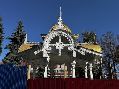 У Сумах ремонтують Альтанку. ФОТО У Сумах ремонтують Альтанку. ФОТО