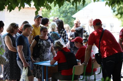 Евакуація у Херсоні: як мешканці мікрорайону Корабел облаштовуються у тимчасових притулках Евакуація у Херсоні: як мешканці мікрорайону Корабел облаштовуються у тимчасових притулках